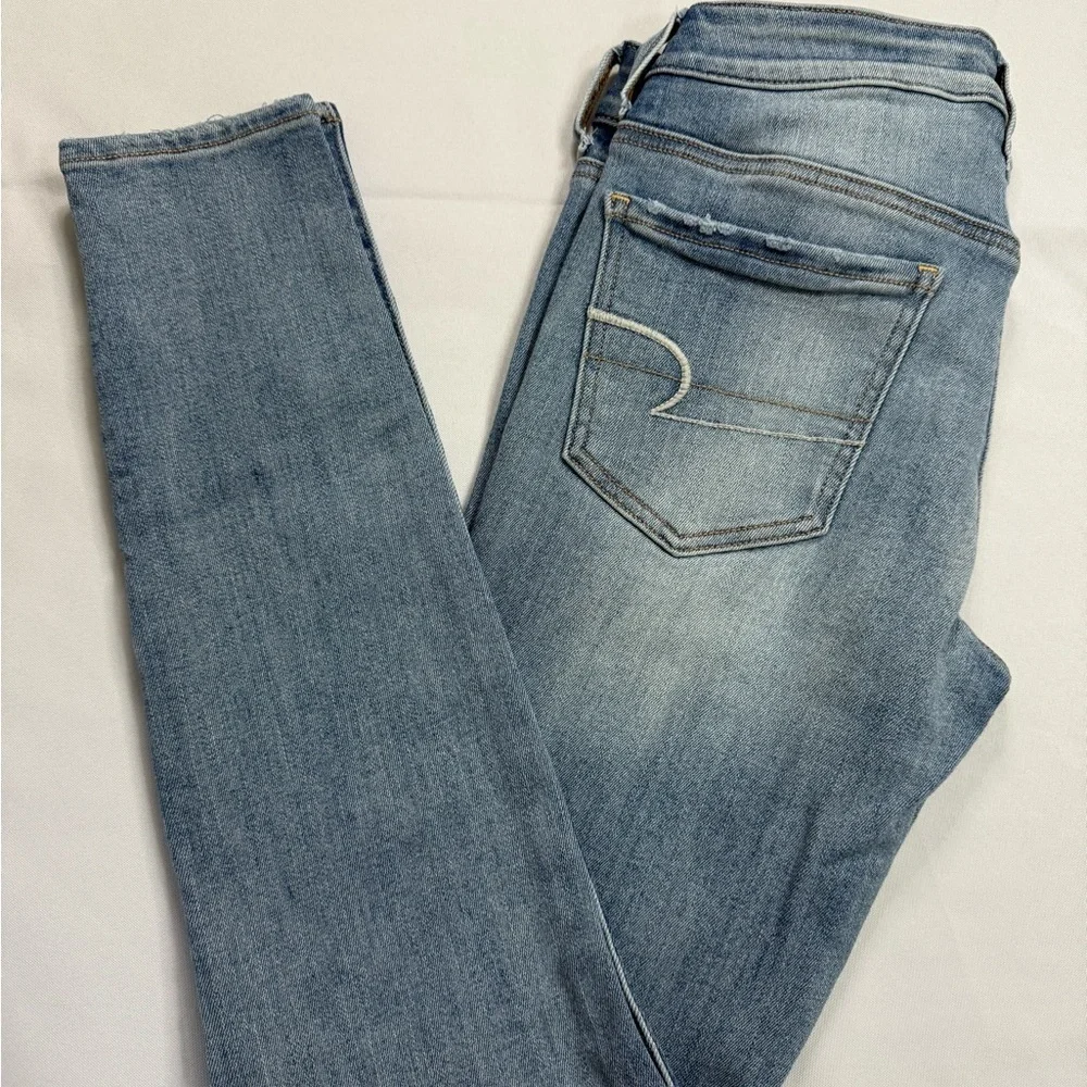 American Eagle Outfitters Blue Skinny Jeans with Faded Wash - Picture 2 of 7